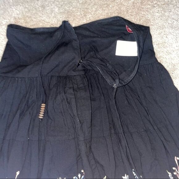 Guess Jeans Authentic black floral embroidered circle skirt size 24 - Picture 3 of 6